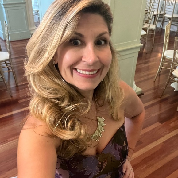 Meet your Posher, Natalie - Picture 1 of 6